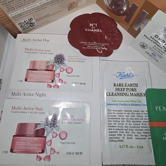 Variety Of Cosmetic Sample Packs - Picture 2 of 3